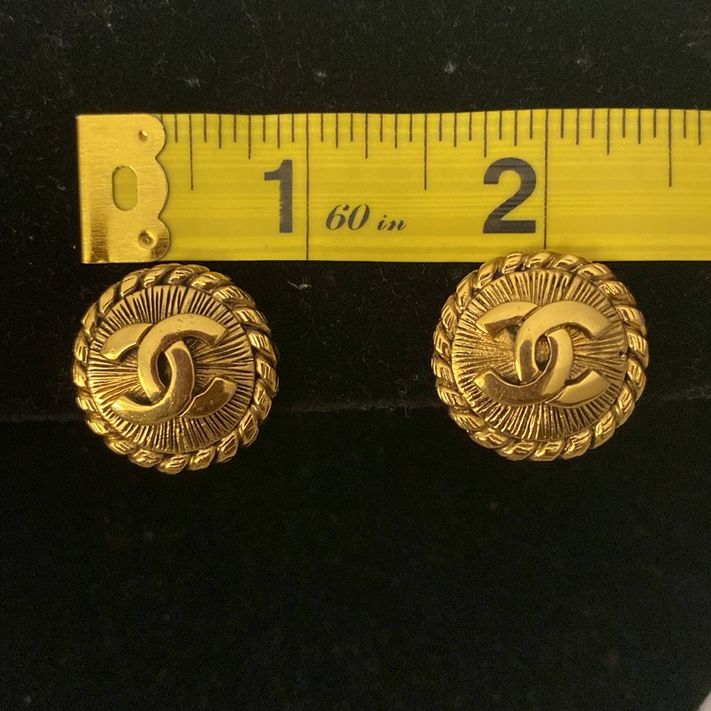Vintage Chanel Clip Round Earrings - Picture 6 of 10